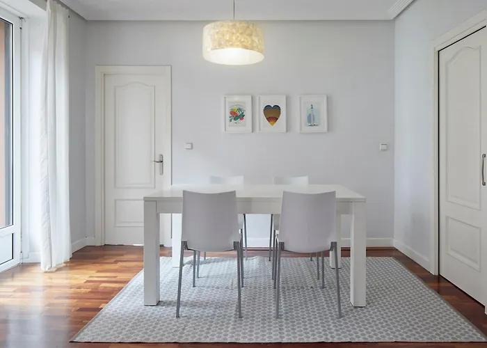 Always Easy I Escolta Real Apartment *